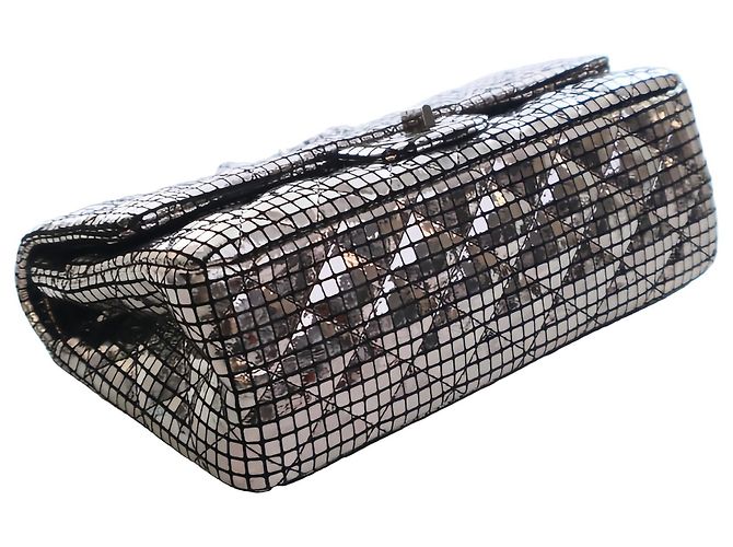Chanel Silver Quilted Mirror Calfskin Reissue 2.55 Double Flap 225 - vista 15