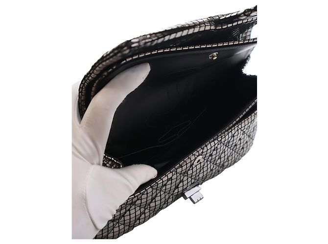 Chanel Silver Quilted Mirror Calfskin Reissue 2.55 Double Flap 225 - vista 4