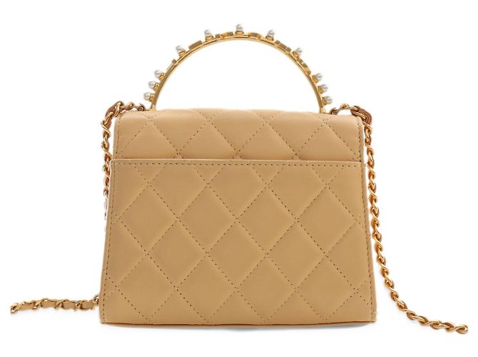 Chanel Beige CC Quilted Lambskin Faux Pearl Top Handle Flap - vista 2