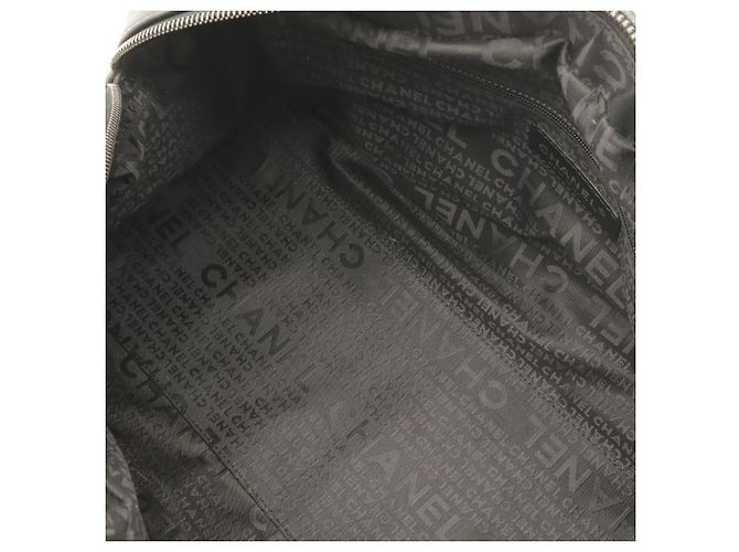 Borsa Boston Chanel in pelle di vitello martellata nera - vista 9