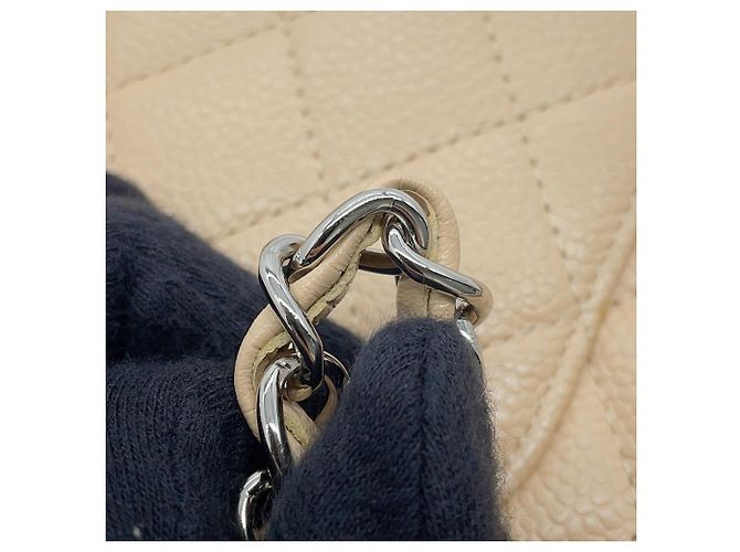 Borsa a tracolla Chanel Matelassé con catena - vista 17