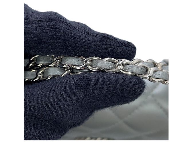 Borsa a tracolla con catena Chanel Matelassé in pelle d'agnello - vista 13