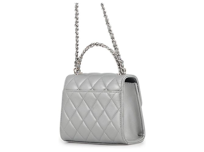 Borsa a tracolla con catena Chanel Matelassé in pelle d'agnello - vista 2