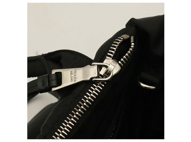 mala Prada Bomber Tote em nylon preto e couro - vista 7