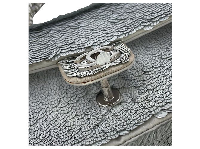 Borsa a tracolla Chanel con catena argentata - vista 9