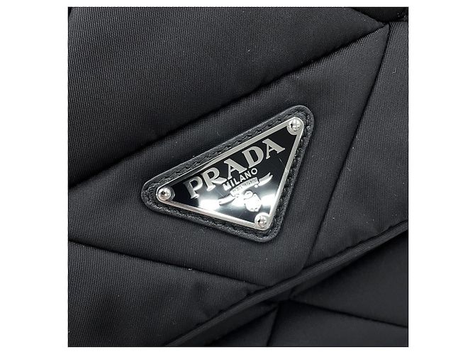 Bolso de hombro triangular Prada en Re-Nylon acolchado - vista 11