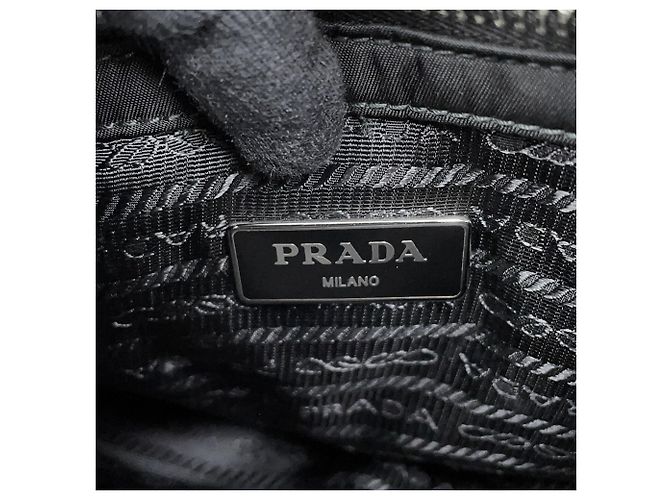 Bolso de hombro triangular Prada en Re-Nylon acolchado - vista 15