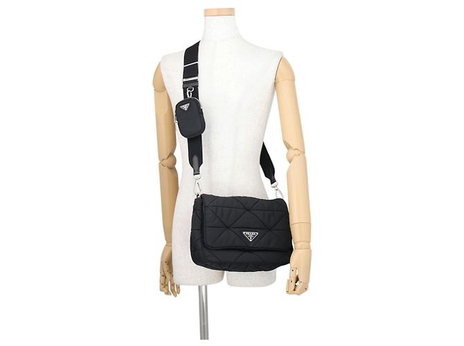 Bolso de hombro triangular Prada en Re-Nylon acolchado - vista 4