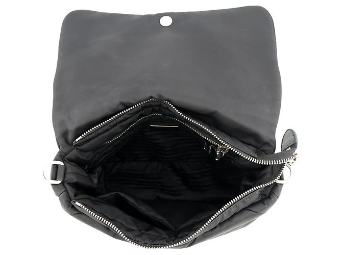 Bolso de hombro triangular Prada en Re-Nylon acolchado - vista 5