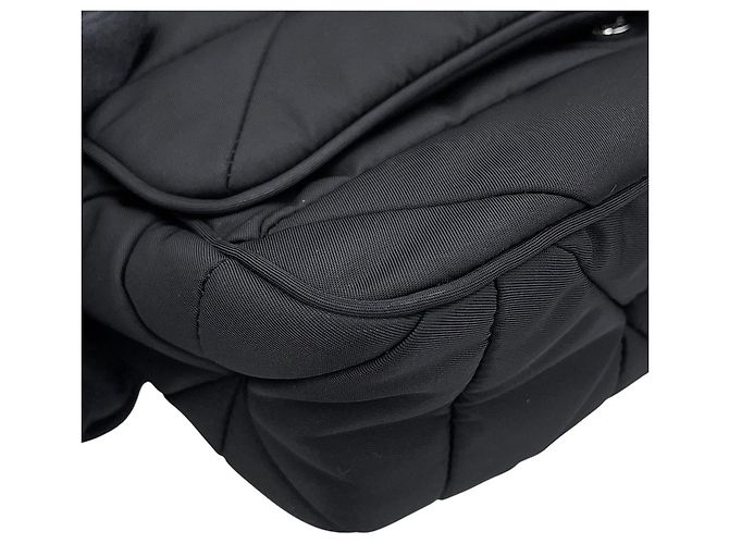 Bolso de hombro triangular Prada en Re-Nylon acolchado - vista 8