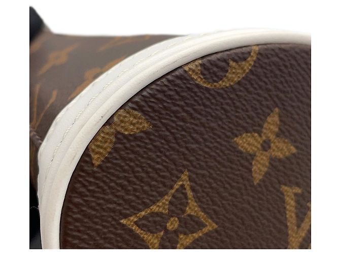 Louis Vuitton Monogram Nano Bucket Handtasche - Ansicht 8