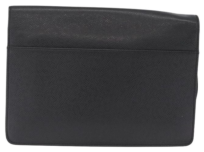 Louis Vuitton Selenga Pochette Taiga Leather - vista 2