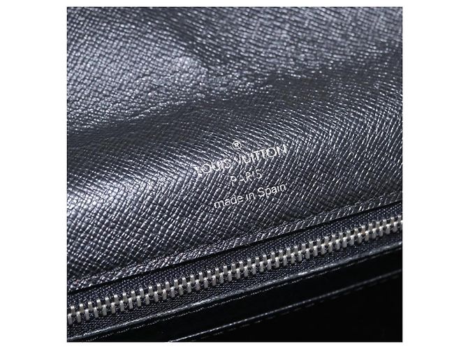 Louis Vuitton Selenga Pochette Taiga Leather - vista 6