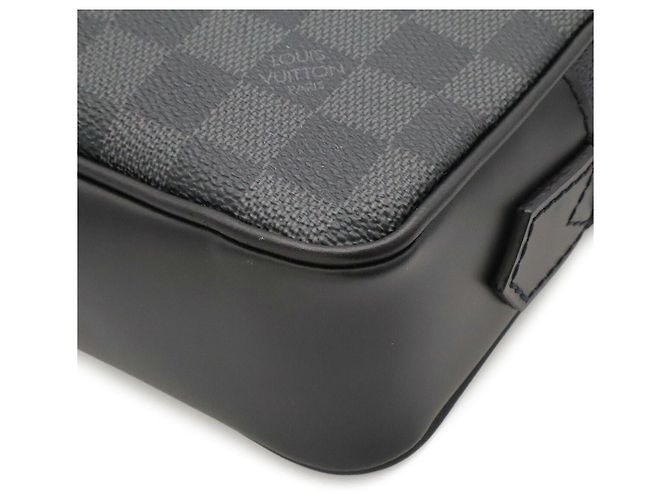 Louis Vuitton Damier Graphite Pochette Kasai - vista 3