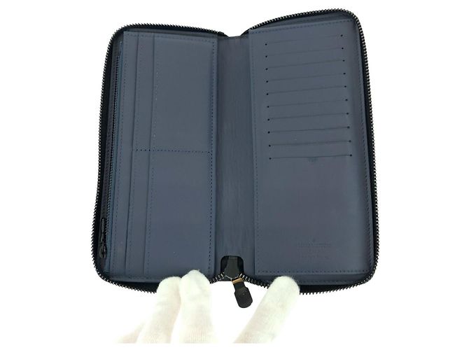 Cartera Larga Louis Vuitton Zippy Wallet Vertical Monogram Shadow de Piel de Becerro - vista 10