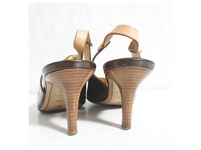 Louis Vuitton Monogram Slingback Pumps aus Lackleder - Ansicht 3