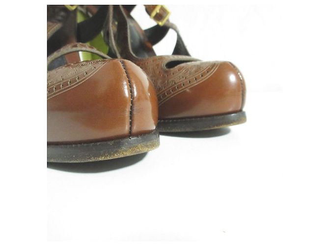 Fendi Pumps aus Leder mit Cut-Outs - Ansicht 3
