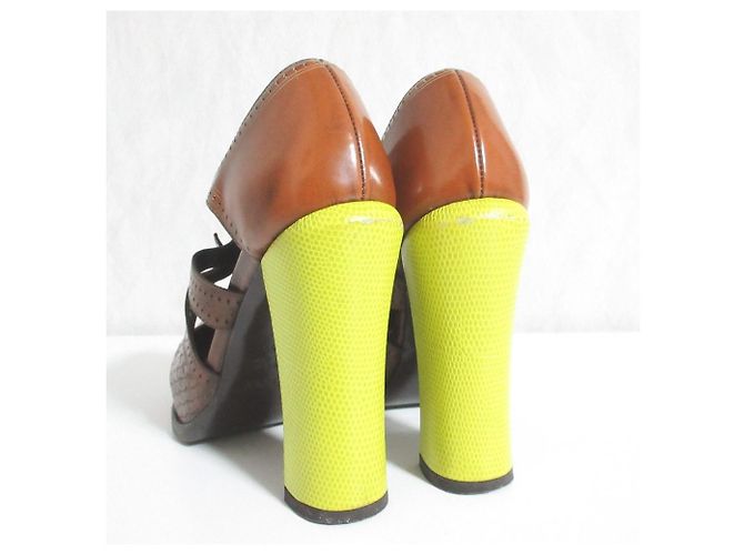 Fendi Pumps aus Leder mit Cut-Outs - Ansicht 4