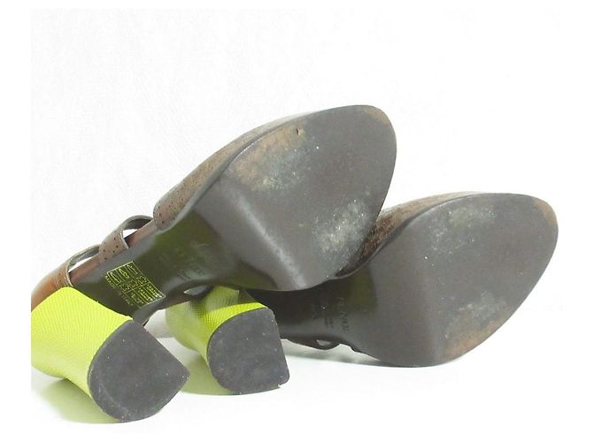 Fendi Pumps aus Leder mit Cut-Outs - Ansicht 7