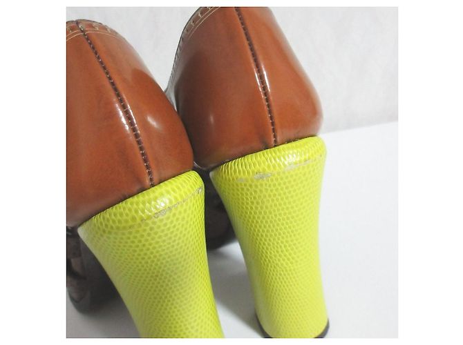 Fendi Pumps aus Leder mit Cut-Outs - Ansicht 9
