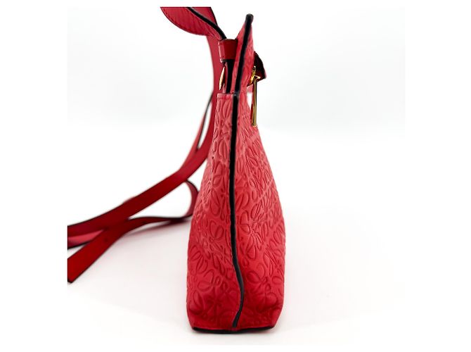 Loewe T Messenger Anagram Leder geprägt Medium - Ansicht 3