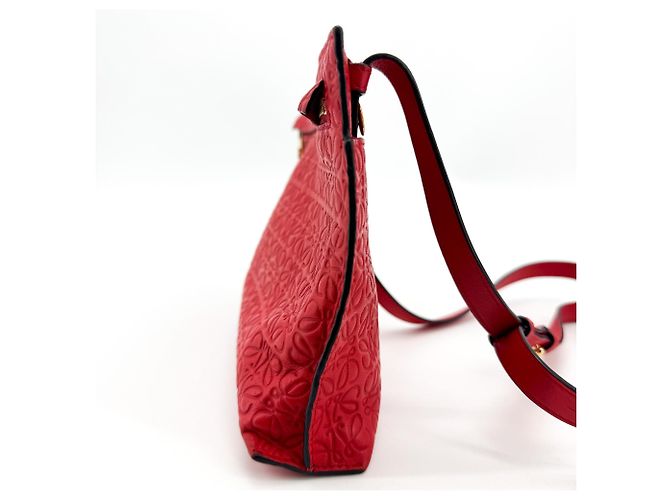 Loewe T Messenger Anagram Leder geprägt Medium - Ansicht 4