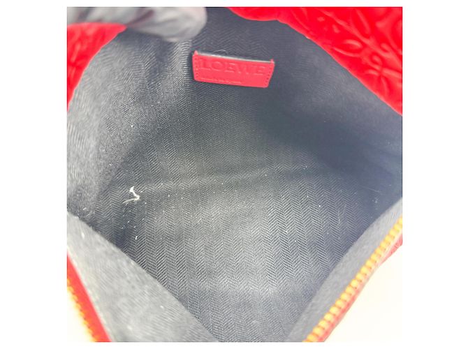 Loewe T Messenger Anagram Leder geprägt Medium - Ansicht 5
