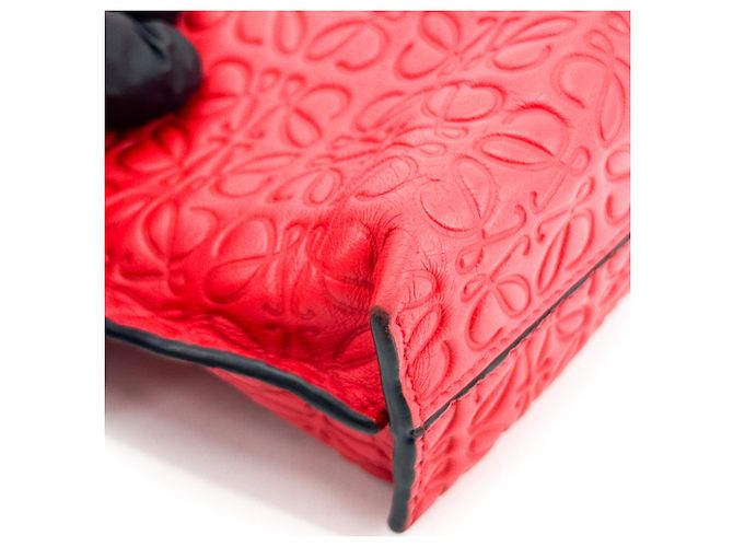 Loewe T Messenger Anagram Leder geprägt Medium - Ansicht 7