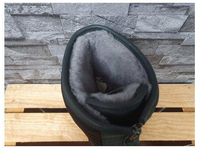 Botas UGG Negras de Cuero Nubuck Acolchadas Talla 39 - vista 2