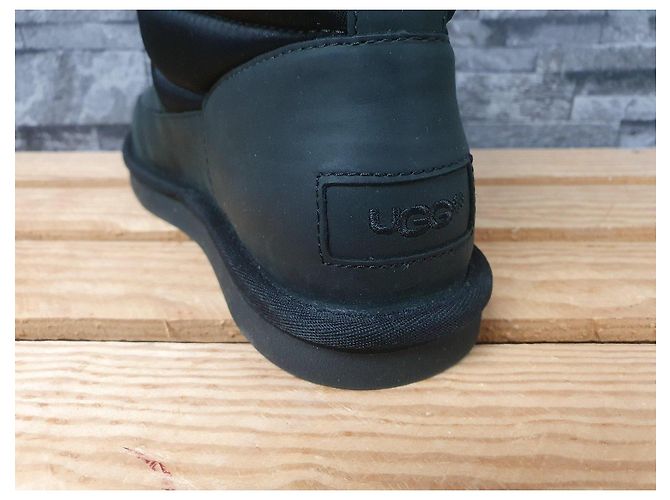 Botas UGG Negras de Cuero Nubuck Acolchadas Talla 39 - vista 5