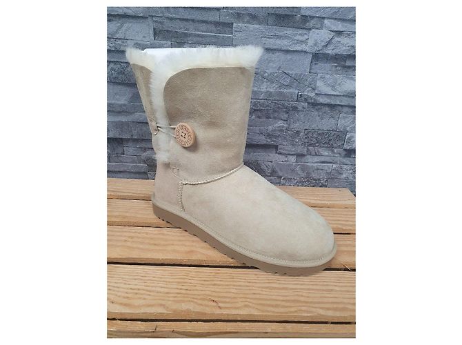 UGG Bailey Button - Botas de piel de cordero Sand - vista 4