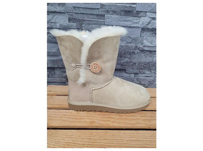 UGG Bailey Button - Botas de piel de cordero Sand - vista 9