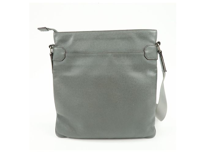 Louis Vuitton Sasha Taiga Leather - vista 2
