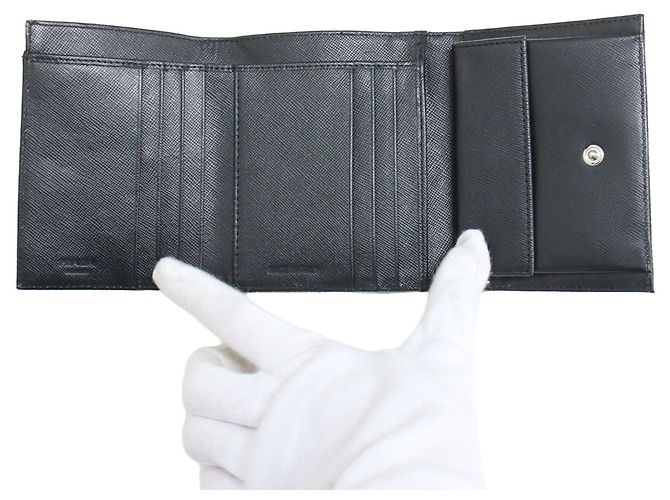 Prada Black Nylon Trifold Wallet M176 Geldbörse - Ansicht 3