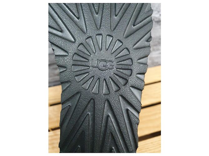 Botas UGG Bailey Button Bling Negro Oro - vista 2