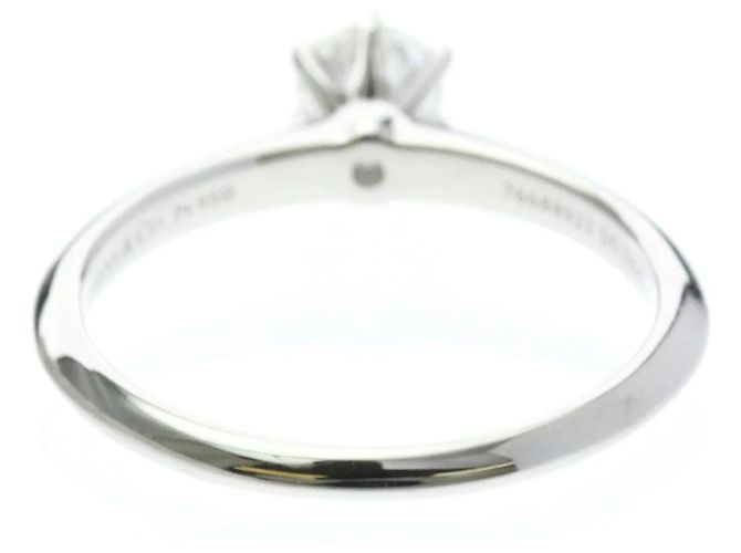 Tiffany & Co. Tiffany Setting Solitär aus Platin mit RBC Diamant G/VVS2 - Ansicht 2