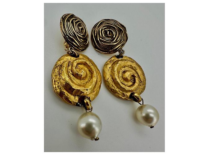 Chanel Edouard Rimbaud Paris – Orecchini Sculptural Spiral & Faux Pearl Drop – 1980s - vista 2