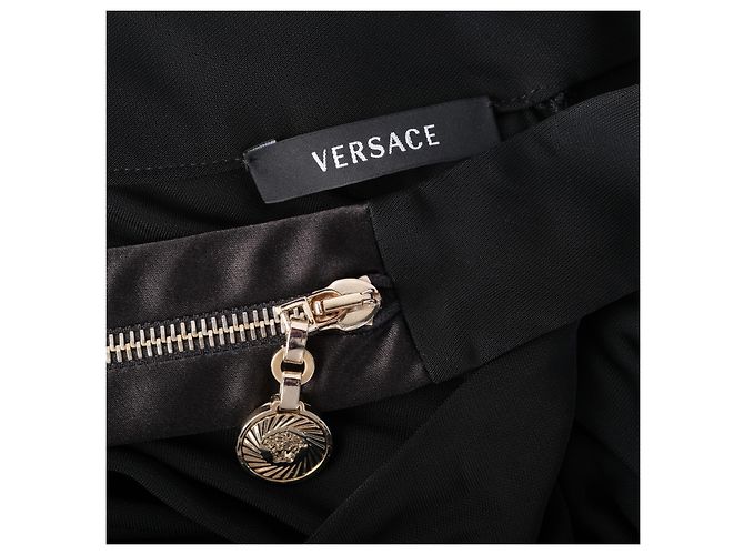 Top drapeado asimétrico de un solo hombro negro de Versace con cremallera Medusa - vista 4