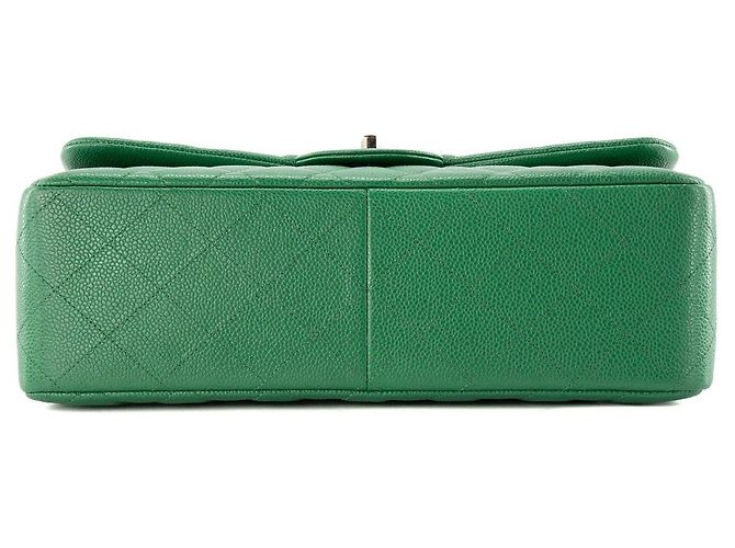 CHANEL - Borsa a tracolla Classique/Timeless Jumbo Chanel in pelle caviar verde - vista 4