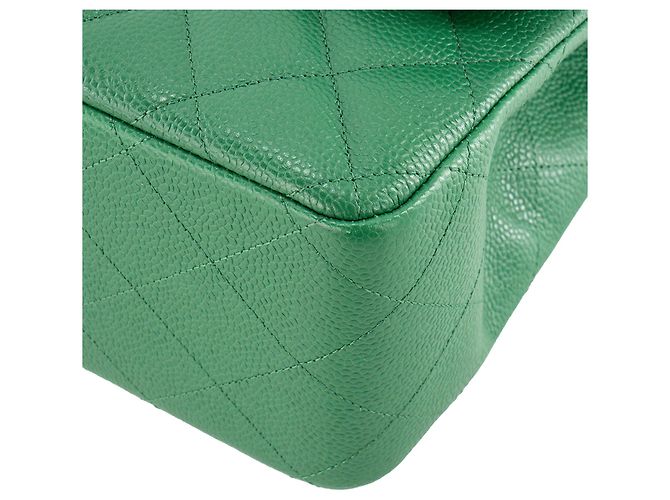 CHANEL - Borsa a tracolla Classique/Timeless Jumbo Chanel in pelle caviar verde - vista 5