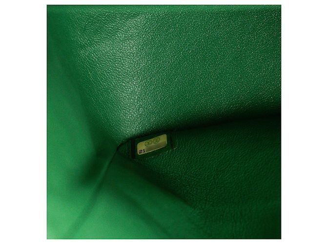CHANEL - Borsa a tracolla Classique/Timeless Jumbo Chanel in pelle caviar verde - vista 8