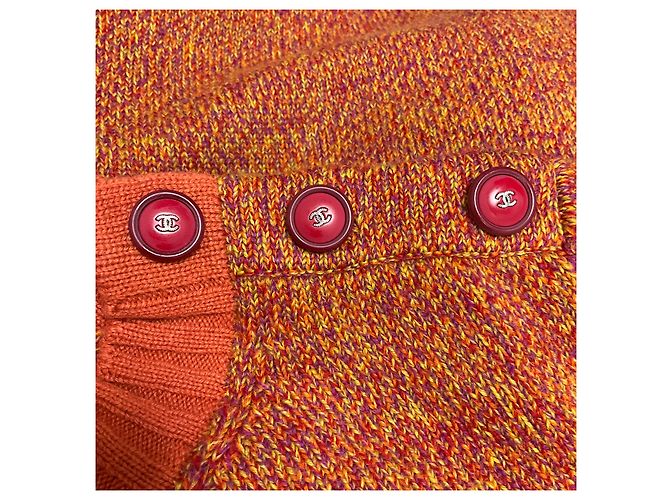 Chanel gestrickter Pullover aus melierter Wolle und Kaschmir in Orange / Burgund mit CC-Logo-Knöpfen - Ansicht 5
