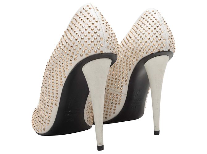 Giuseppe Zanotti Spitzabsatz-Pumps mit Nieten in Weiß & Gold Größe 38.5 - Ansicht 4