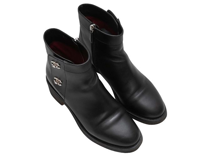 Botines Chanel CC Turn-Lock Negras Talla 39 - vista 2