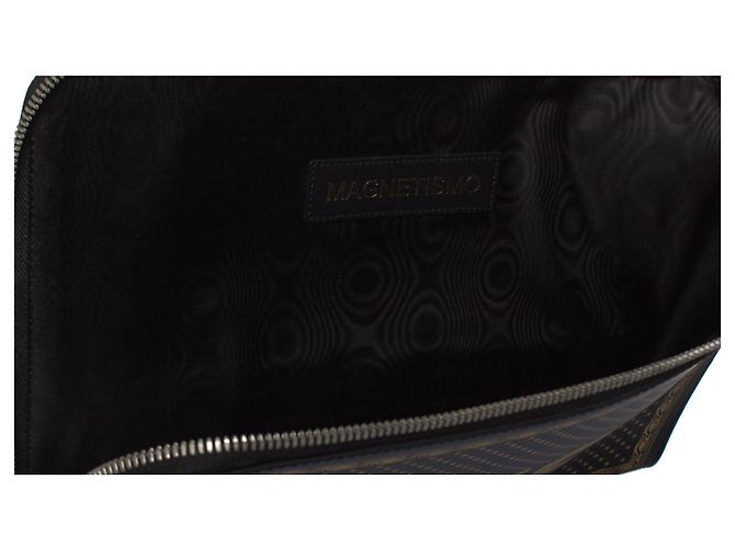 Gucci, Pochette con zip Guccy x SEGA in pelle nera - vista 5