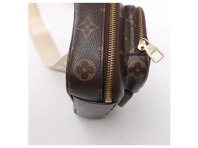 Borsa a tracolla Louis Vuitton Utility Monogram in marrone M80446 - vista 10