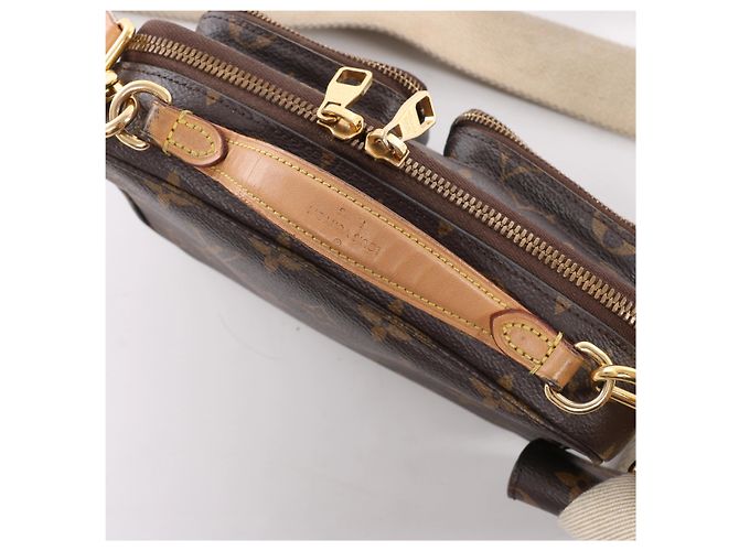 Borsa a tracolla Louis Vuitton Utility Monogram in marrone M80446 - vista 7
