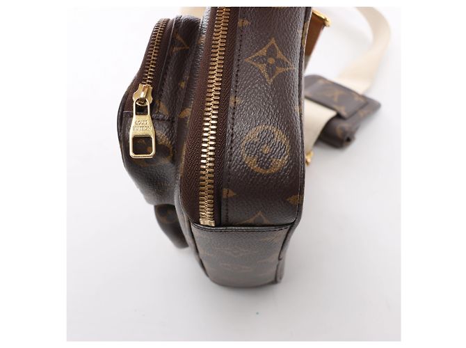 Borsa a tracolla Louis Vuitton Utility Monogram in marrone M80446 - vista 9