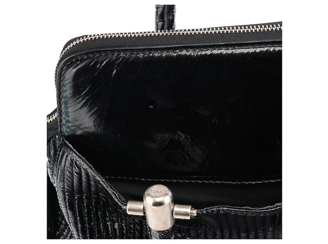 Héloïse Chloé Heloise Shopper-Bag aus schwarzem gestepptem Lackleder - Ansicht 9