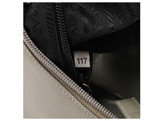 Prada 1998 Grey Vitello Metallo Schultertasche - Ansicht 16